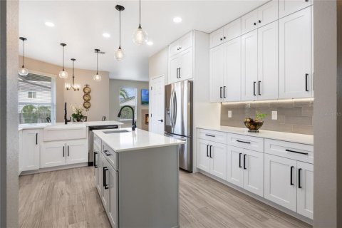 Casa en venta en Orlando, Florida, 4 dormitorios, 235.04 m2 № 1900054 - foto 17