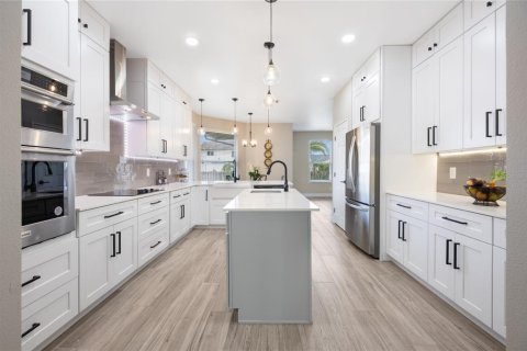 Casa en venta en Orlando, Florida, 4 dormitorios, 235.04 m2 № 1900054 - foto 2