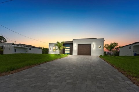 Casa en venta en Lehigh Acres, Florida, 3 dormitorios № 1896772 - foto 2