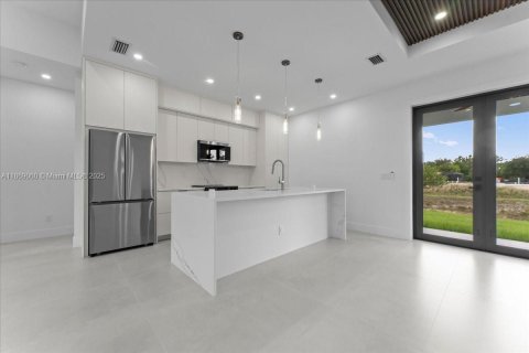 Casa en venta en Lehigh Acres, Florida, 3 dormitorios № 1896772 - foto 13