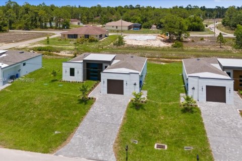 Casa en venta en Lehigh Acres, Florida, 3 dormitorios № 1896772 - foto 5