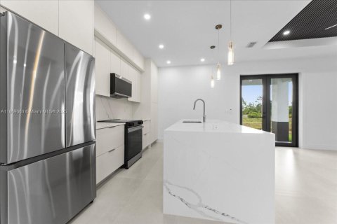 Casa en venta en Lehigh Acres, Florida, 3 dormitorios № 1896772 - foto 12