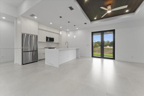 Casa en venta en Lehigh Acres, Florida, 3 dormitorios № 1896772 - foto 11