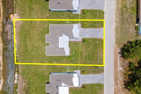 Casa en venta en Lehigh Acres, Florida, 3 dormitorios № 1896772 - foto 7