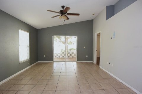 Casa en venta en New Port Richey, Florida, 4 dormitorios, 138.8 m2 № 1919913 - foto 7