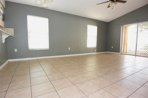 Casa en venta en New Port Richey, Florida, 4 dormitorios, 138.8 m2 № 1919913 - foto 6