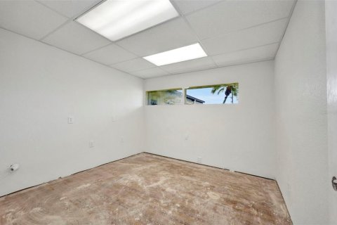 Propiedad comercial en alquiler en Port Charlotte, Florida, 158.49 m2 № 1819290 - foto 30