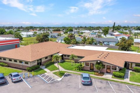 Propiedad comercial en alquiler en Port Charlotte, Florida, 158.49 m2 № 1819290 - foto 4