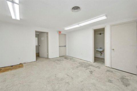 Propiedad comercial en alquiler en Port Charlotte, Florida, 158.49 m2 № 1819290 - foto 27