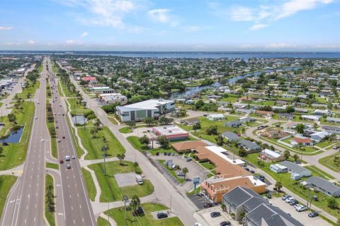 Propiedad comercial en alquiler en Port Charlotte, Florida, 158.49 m2 № 1819290 - foto 12