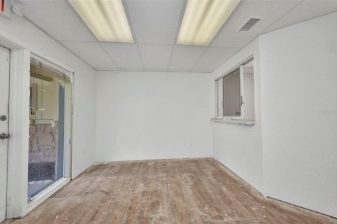 Propiedad comercial en alquiler en Port Charlotte, Florida, 158.49 m2 № 1819290 - foto 19