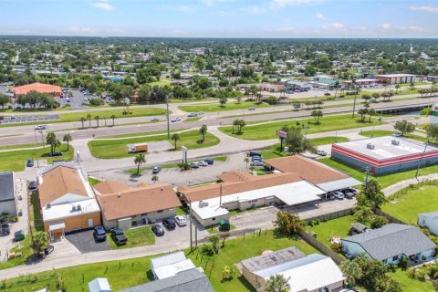 Propiedad comercial en alquiler en Port Charlotte, Florida, 158.49 m2 № 1819290 - foto 9