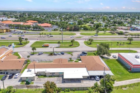 Propiedad comercial en alquiler en Port Charlotte, Florida, 158.49 m2 № 1819290 - foto 8