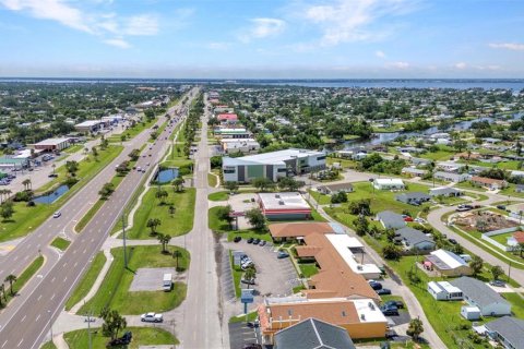 Propiedad comercial en alquiler en Port Charlotte, Florida, 158.49 m2 № 1819290 - foto 5