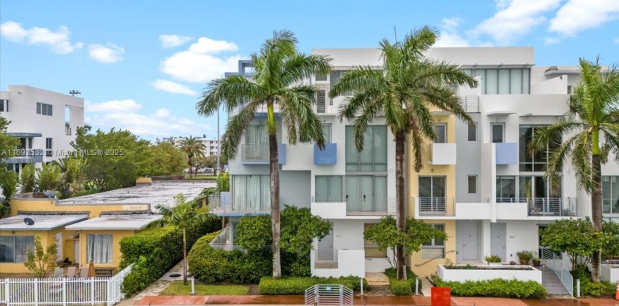 Touwnhouse à Miami Beach, Floride 4 chambres, 249.16 m2 № 1862186