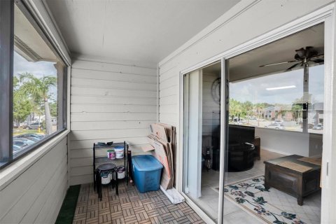 Condo in Saint Petersburg, Florida, 2 bedrooms № 2198380 - photo 11