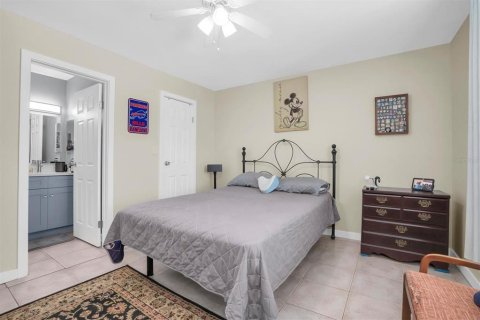 Condo in Saint Petersburg, Florida, 2 bedrooms № 2198380 - photo 17