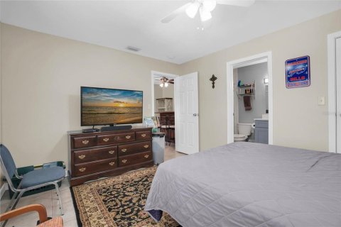 Condo in Saint Petersburg, Florida, 2 bedrooms № 2198380 - photo 16