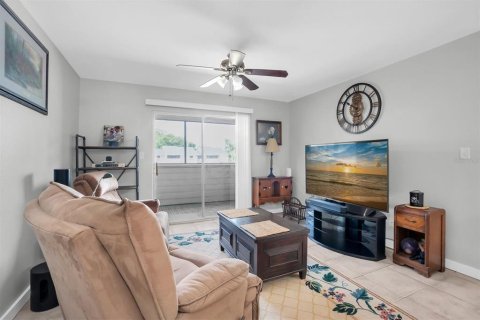 Condo in Saint Petersburg, Florida, 2 bedrooms № 2198380 - photo 28