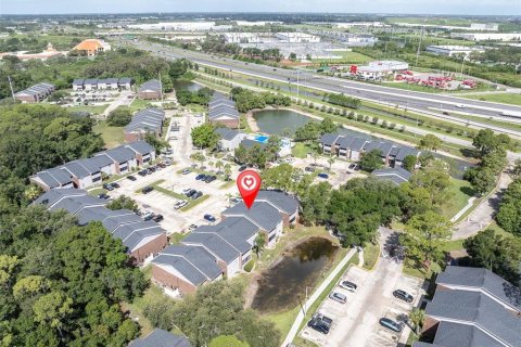 Condo in Saint Petersburg, Florida, 2 bedrooms № 2198380 - photo 4