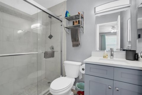 Condo in Saint Petersburg, Florida, 2 bedrooms № 2198380 - photo 15