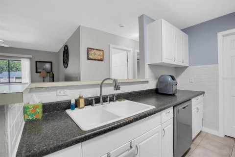 Condo in Saint Petersburg, Florida, 2 bedrooms № 2198380 - photo 22