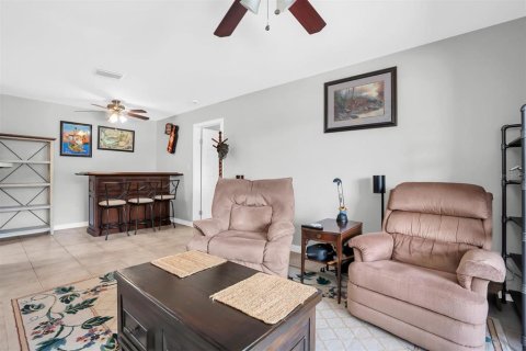 Condo in Saint Petersburg, Florida, 2 bedrooms № 2198380 - photo 29