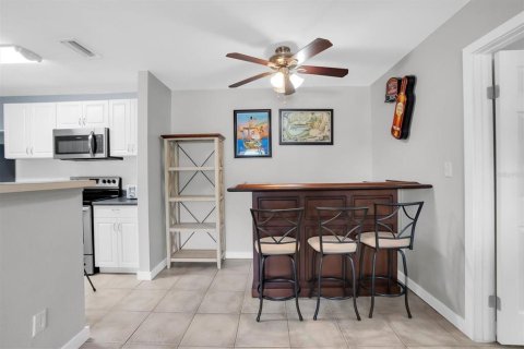 Condo in Saint Petersburg, Florida, 2 bedrooms № 2198380 - photo 19