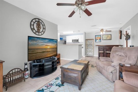 Condo in Saint Petersburg, Florida, 2 bedrooms № 2198380 - photo 26
