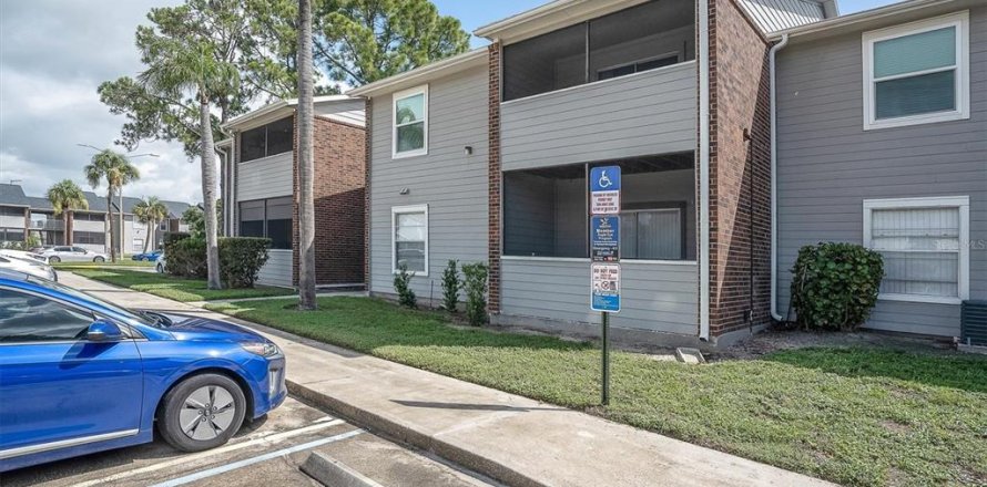 Condo in Saint Petersburg, Florida, 2 bedrooms № 2198380