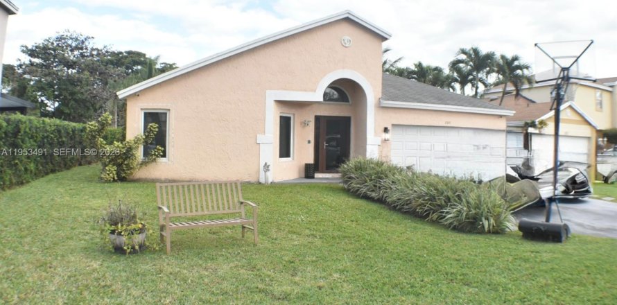 Дом в Мирамар, Флорида 3 спальни, 182.74м2 № 2012011