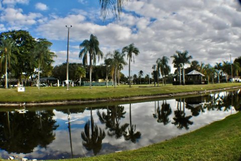 Купить виллу или дом в Мирамар, Флорида 3 спальни, 182.74м2, № 2012011 - фото 4