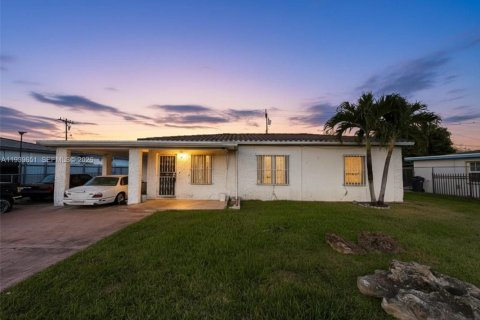 Дом в Майами, Флорида 3 спальни, 90.58м2 № 1998180