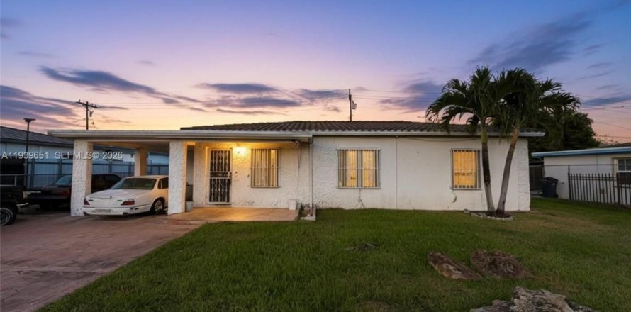 Дом в Майами, Флорида 3 спальни, 90.58м2 № 1998180