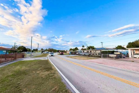 Купить виллу или дом в Майами, Флорида 3 спальни, 90.58м2, № 1998180 - фото 11