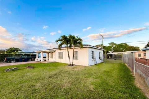 Купить виллу или дом в Майами, Флорида 3 спальни, 90.58м2, № 1998180 - фото 8