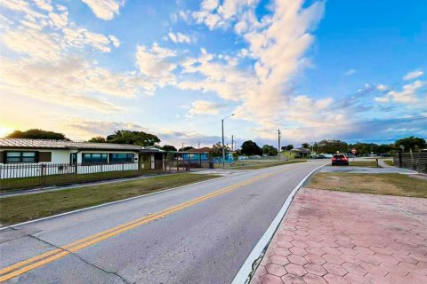 Купить виллу или дом в Майами, Флорида 3 спальни, 90.58м2, № 1998180 - фото 12