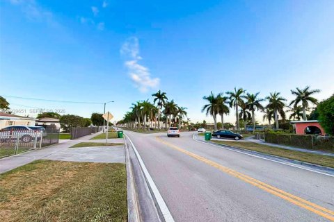 Купить виллу или дом в Майами, Флорида 3 спальни, 90.58м2, № 1998180 - фото 10