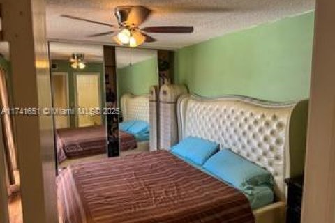 Townhouse in West Palm Beach, Florida 2 bedrooms, 114.83 sq.m. № 1860157 - photo 15