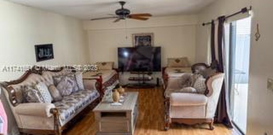 Townhouse in West Palm Beach, Florida 2 bedrooms, 114.83 sq.m. № 1860157