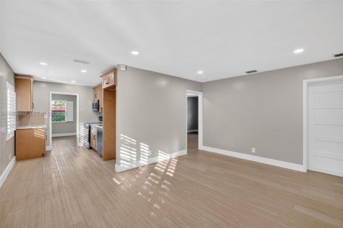 Commercial property in Fort Lauderdale, Florida 169.18 sq.m. № 1990216 - photo 14