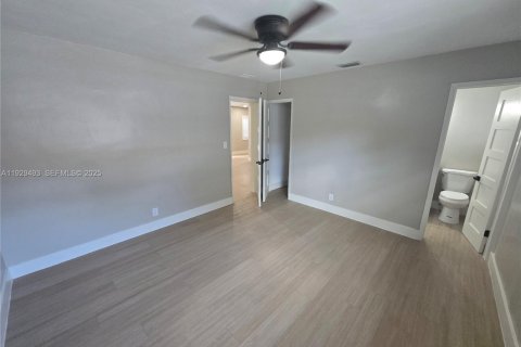 Commercial property in Fort Lauderdale, Florida 169.18 sq.m. № 1990216 - photo 20