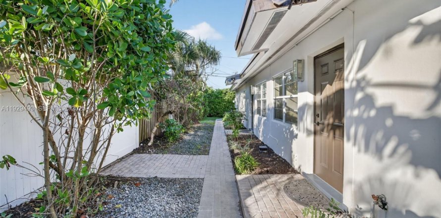 Commercial property in Fort Lauderdale, Florida 169.18 sq.m. № 1990216