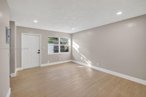 Commercial property in Fort Lauderdale, Florida 169.18 sq.m. № 1990216 - photo 3