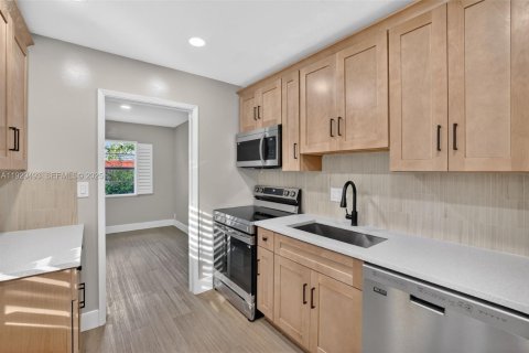 Commercial property in Fort Lauderdale, Florida 169.18 sq.m. № 1990216 - photo 17