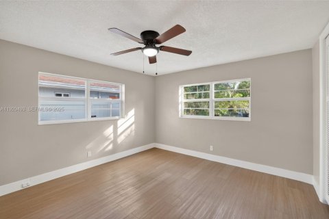 Commercial property in Fort Lauderdale, Florida 169.18 sq.m. № 1990216 - photo 10