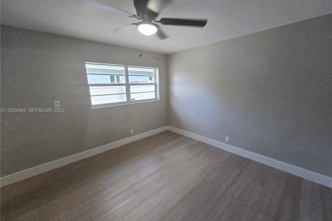 Commercial property in Fort Lauderdale, Florida 169.18 sq.m. № 1990216 - photo 21