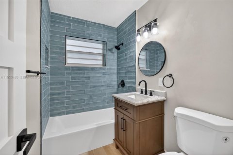 Commercial property in Fort Lauderdale, Florida 169.18 sq.m. № 1990216 - photo 12