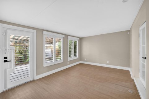 Commercial property in Fort Lauderdale, Florida 169.18 sq.m. № 1990216 - photo 30