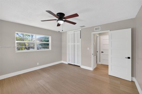 Commercial property in Fort Lauderdale, Florida 169.18 sq.m. № 1990216 - photo 11